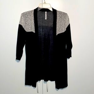 Cute Sweater w/quarter length sleeves great shape